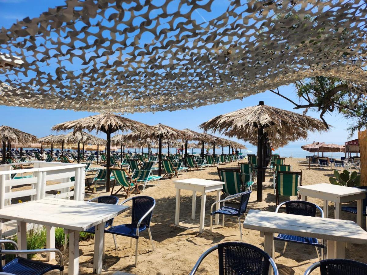 Hotel Petit Silvi Marina Exterior photo
